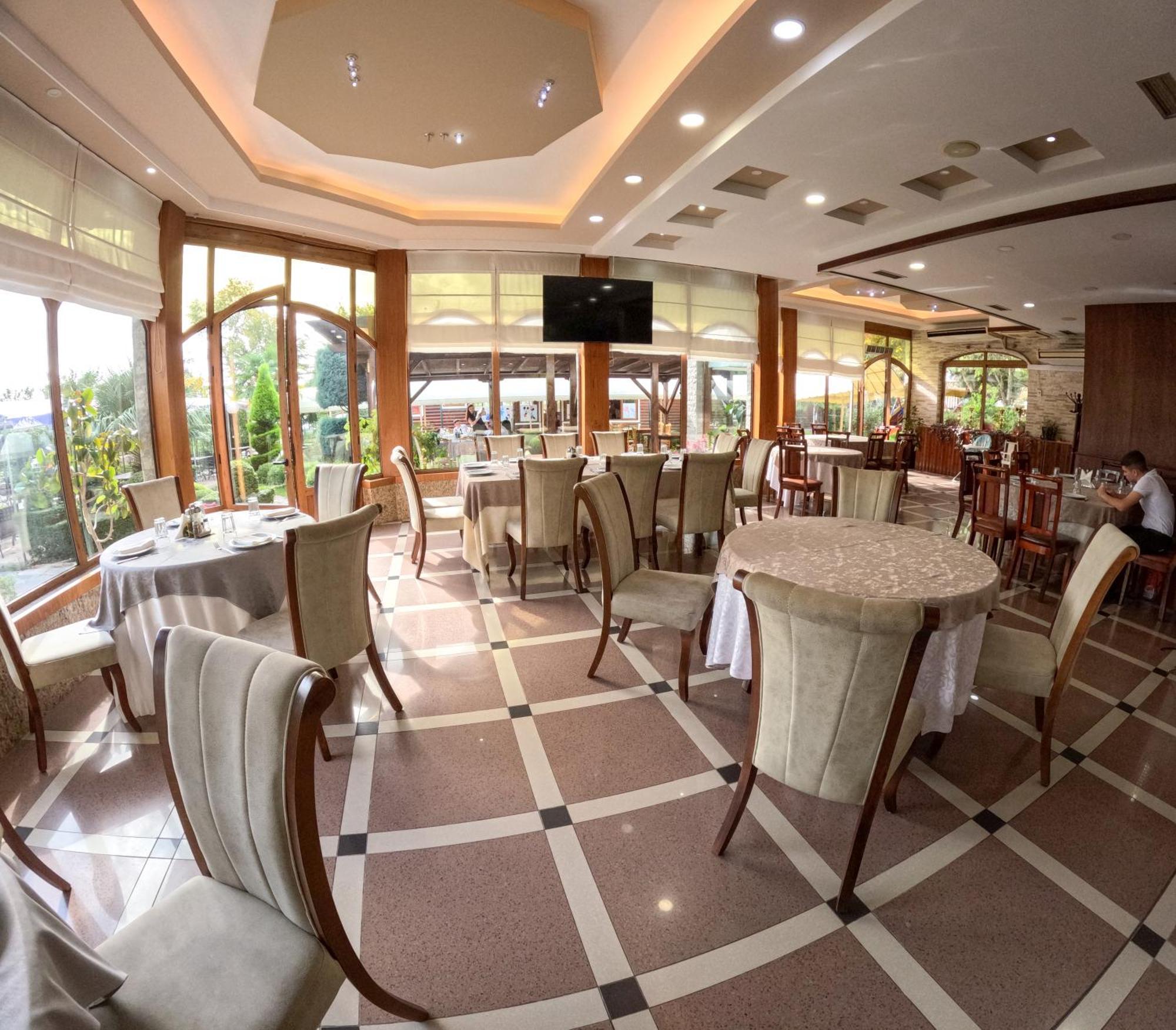 Buna Park Hotel Shkodër Екстериор снимка